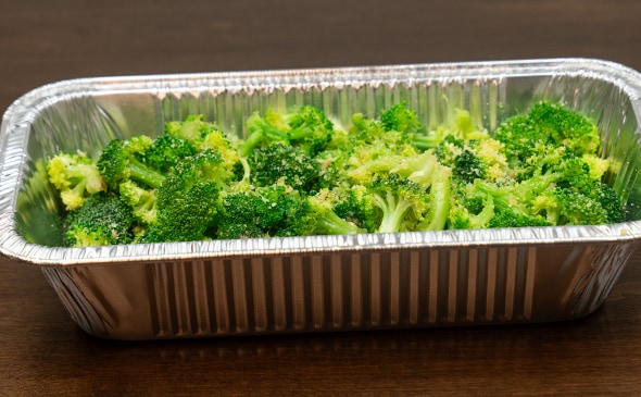 BroccoliCateringPan_590x356