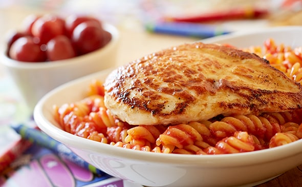 Kid S Grilled Chicken And Rotini Pasta With Marinara Sauce Lunch