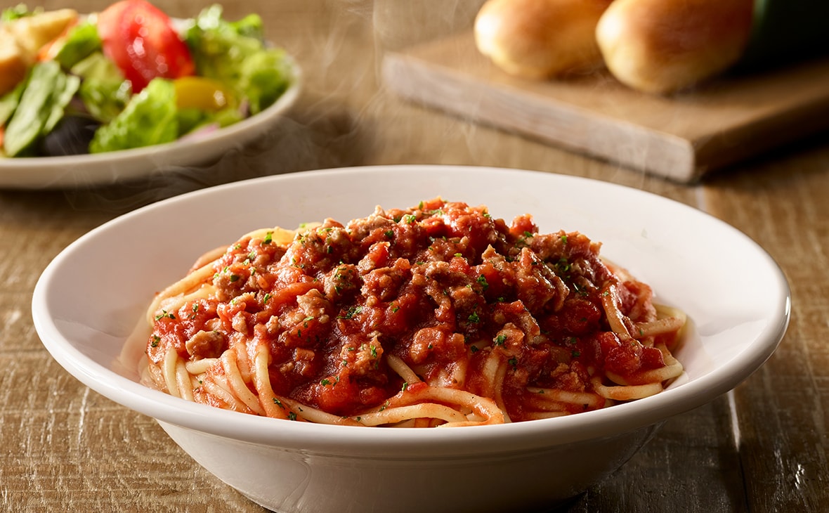 olive garden spaghetti with meat sauce