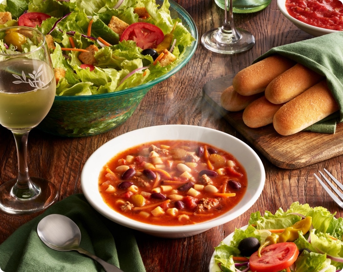 Enjoy never-ending first course while group dining in Olive Garden Las Vegas.